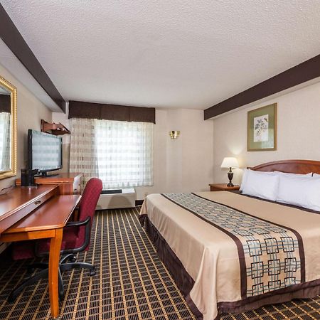 Days Inn By Wyndham Yadkinville Exterior photo