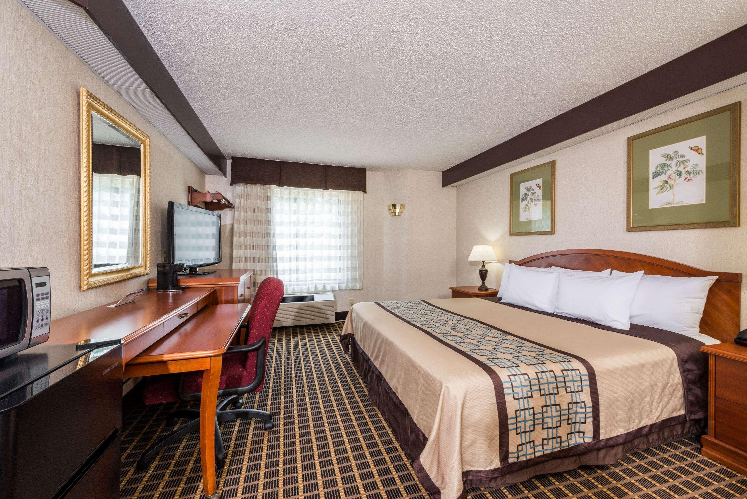 Days Inn By Wyndham Yadkinville Exterior photo
