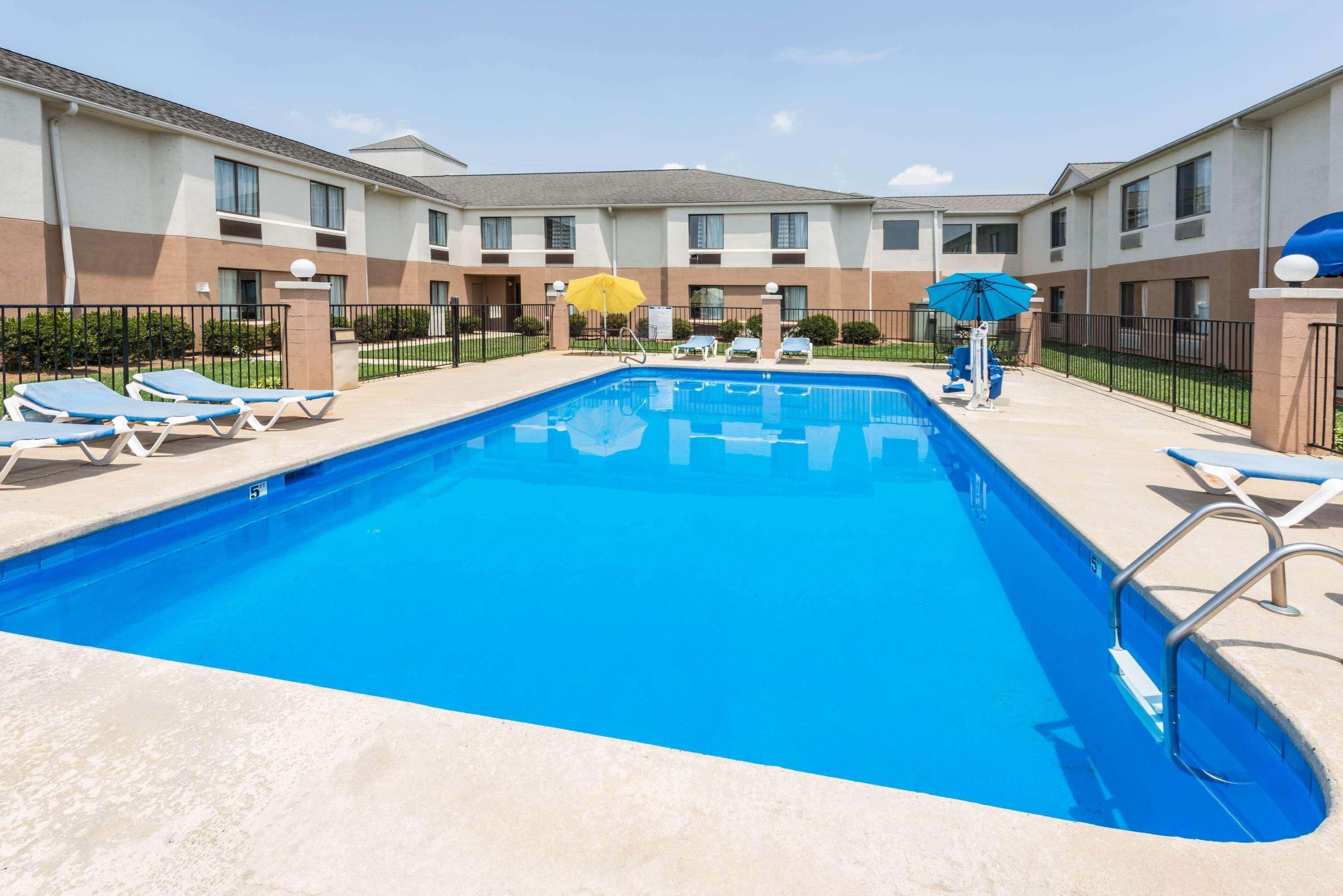 Days Inn By Wyndham Yadkinville Exterior photo