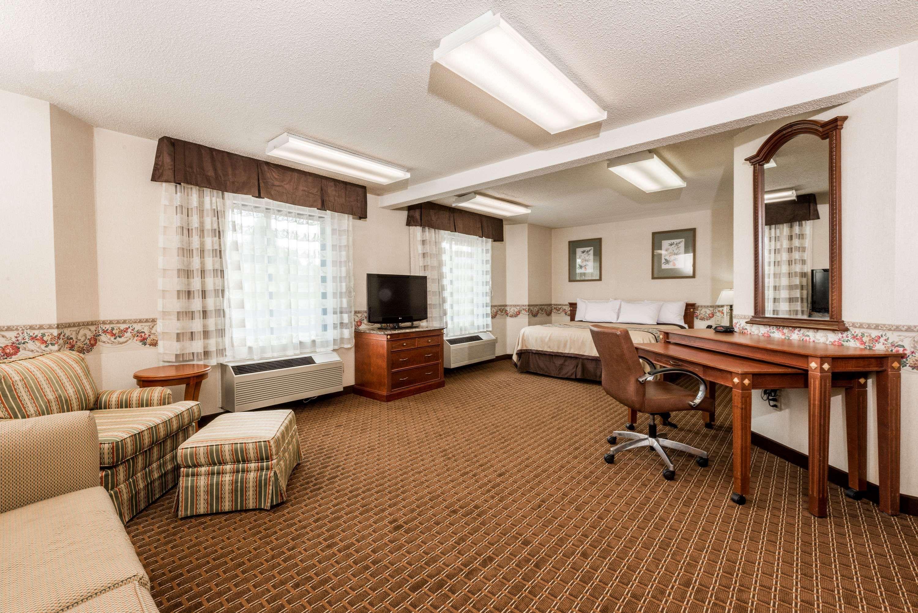 Days Inn By Wyndham Yadkinville Exterior photo