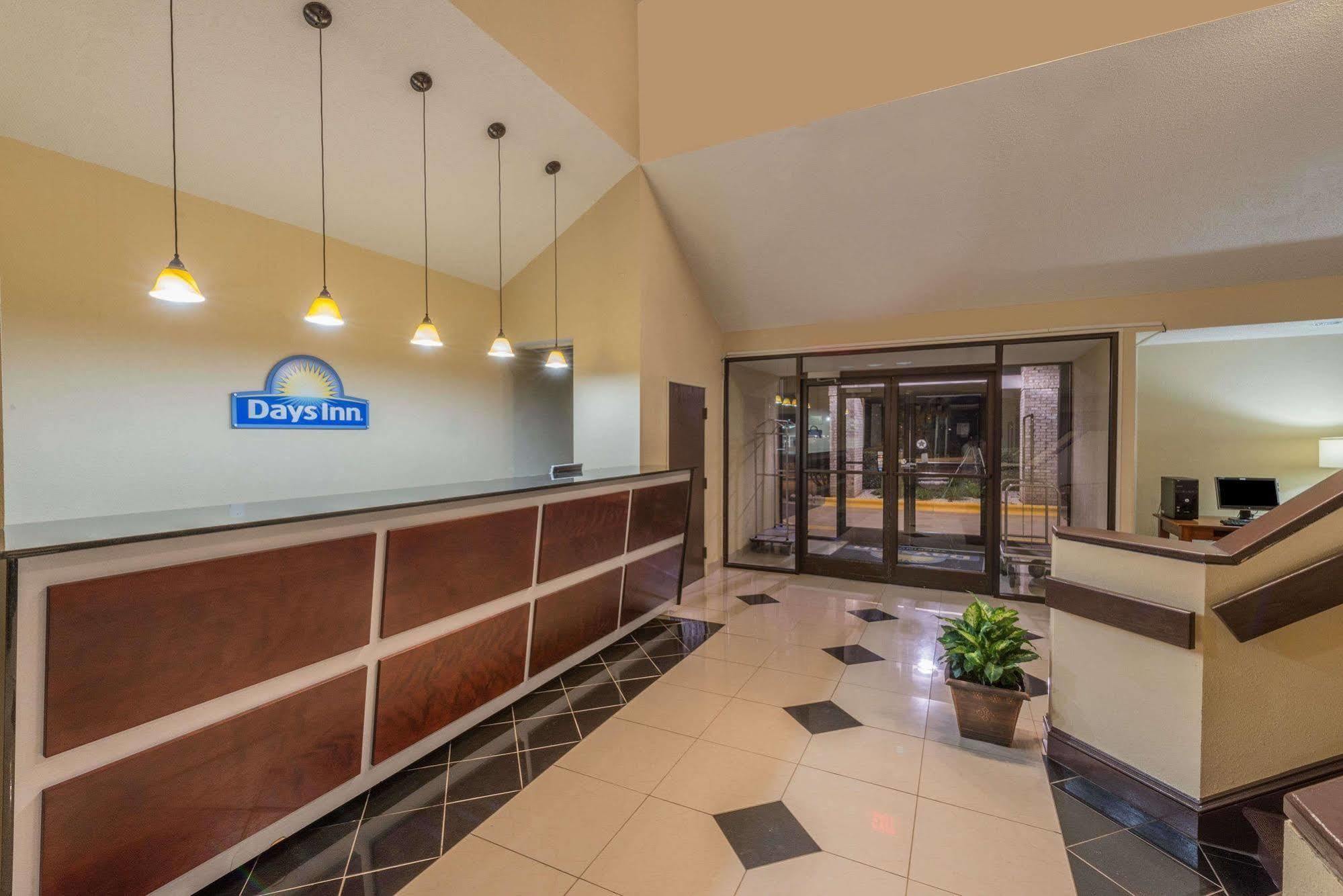 Days Inn By Wyndham Yadkinville Exterior photo