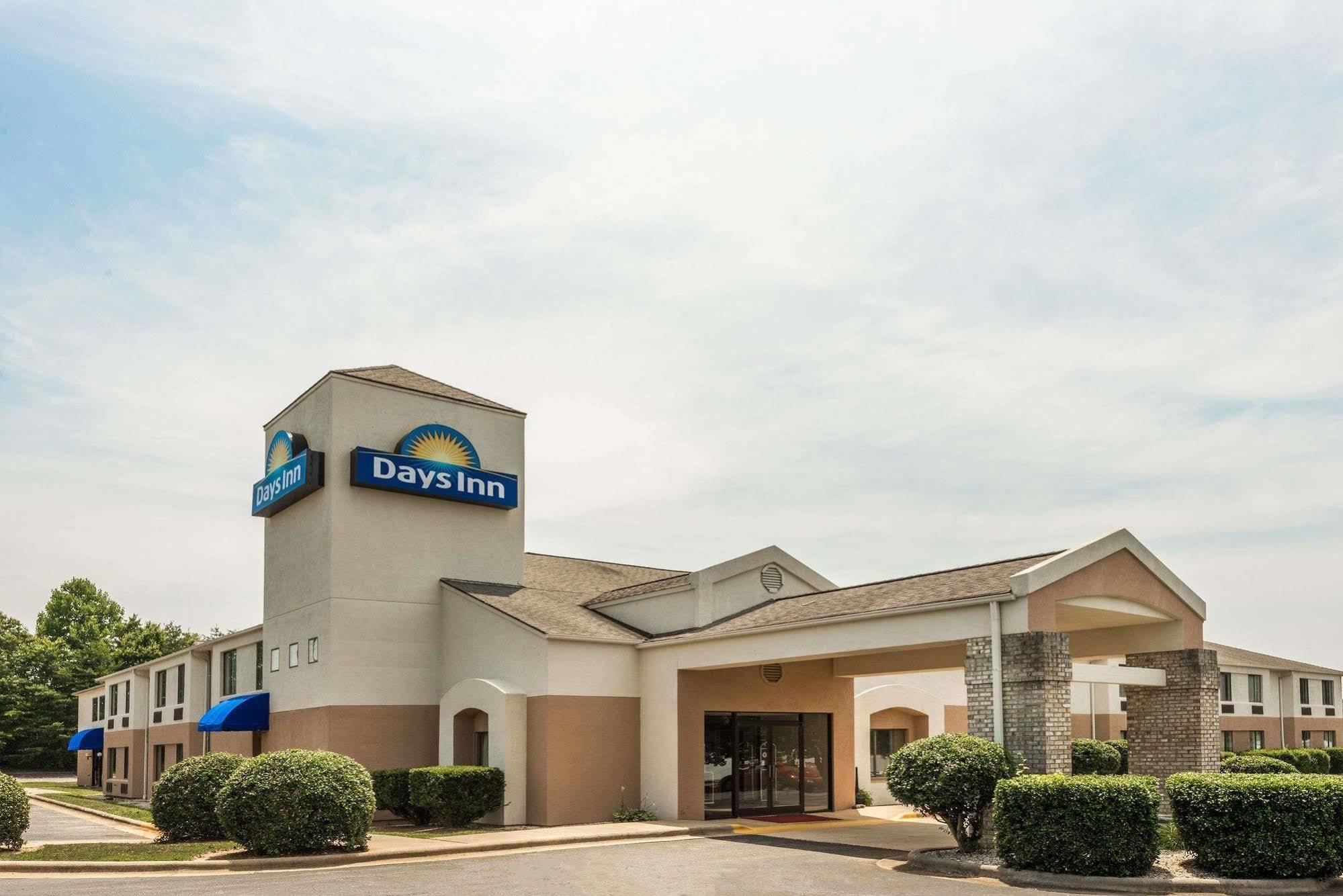 Days Inn By Wyndham Yadkinville Exterior photo